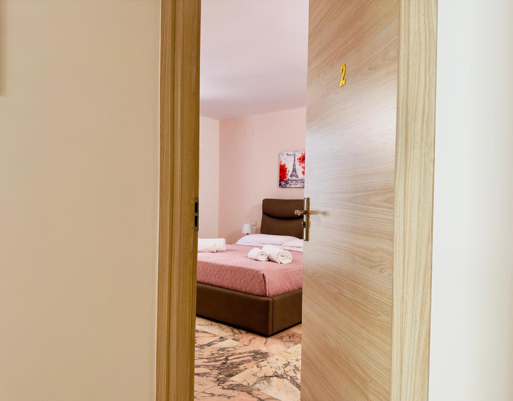 Unique Rooms In Centro Citta Bagno Privato E Climatizzatore Рагуза Екстериор снимка